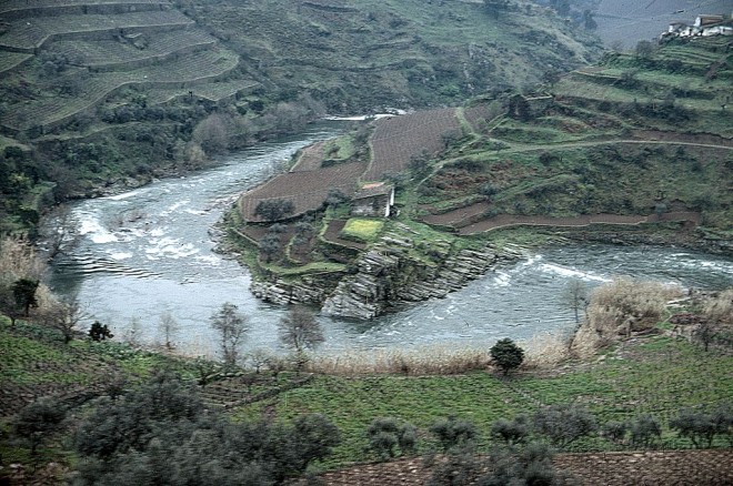 77-03-730portug-chaves-regua.jpg