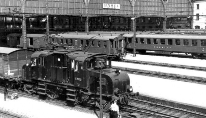 E 71 22 En triage à Bâle SBB - 1945.jpg