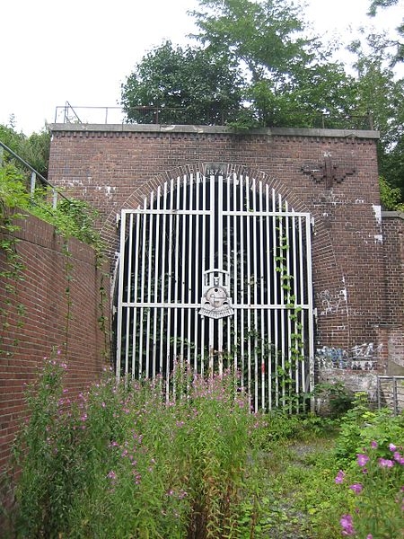 Altona Tunnel portail.JPG