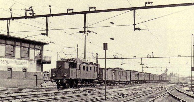 E 50 48 en tête d'un train à Hirchberg.jpg
