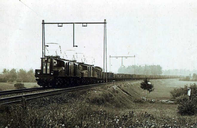 E 92 7 en double traction en Silésie.jpg