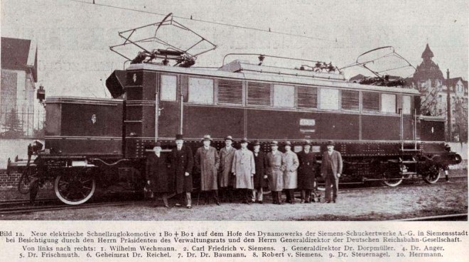 E 18 01 dans la cour de SSW.jpg
