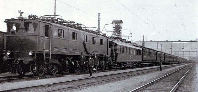 E 21 01 et voiture de mesure A - Dittersbach 1927.jpg