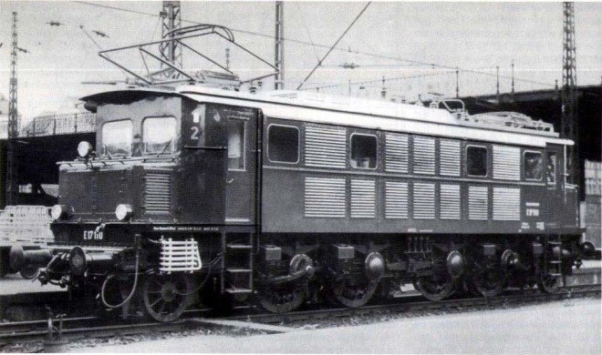 E 17 110 DB modernisée.jpg