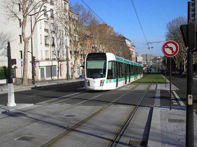 TRAM T3 b 002.JPG