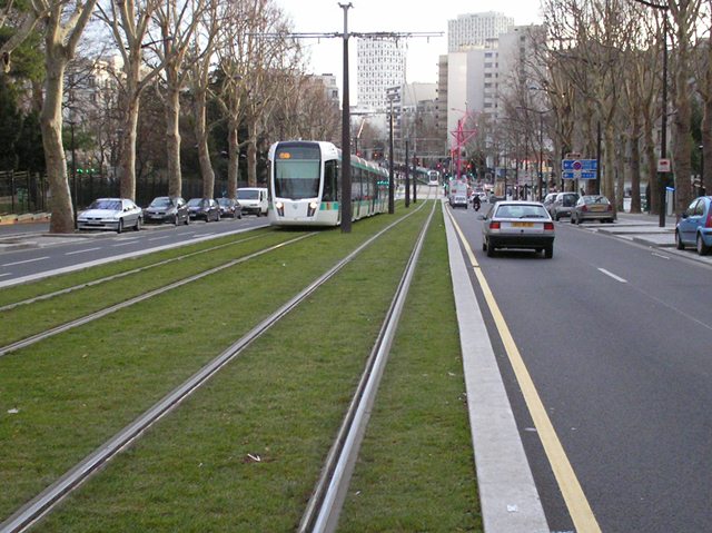 TRAM T3 b 023.JPG