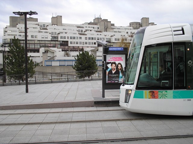 TRAM T3 b 021.JPG