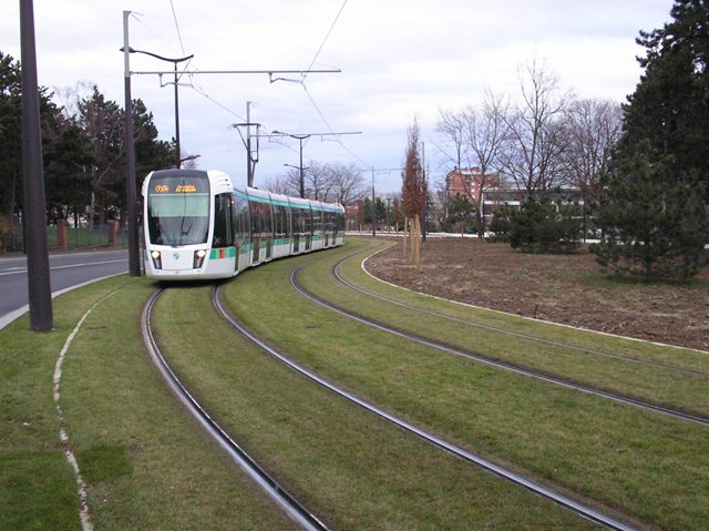 TRAM T3 b 020.JPG