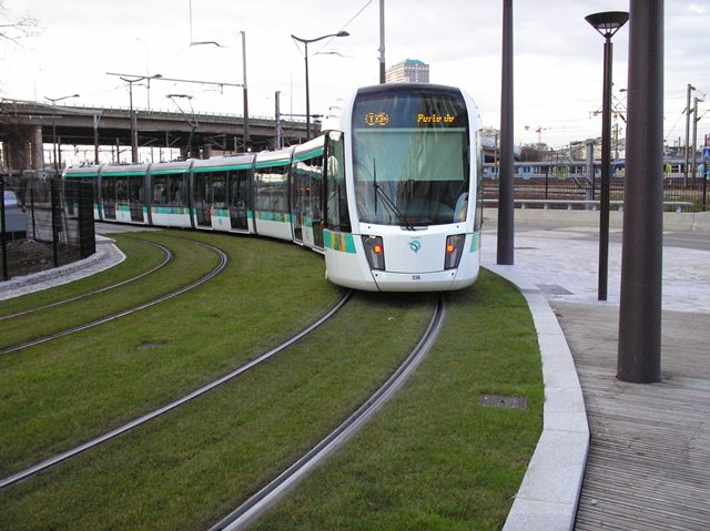 TRAM T3 b 018.JPG