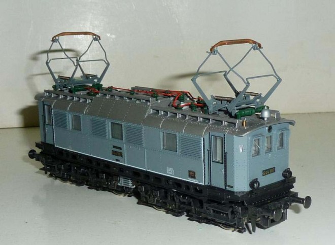 E 44 107 modèle ROCO.jpg