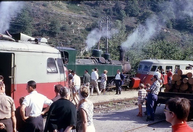 CFD Gare St Martin de valamas Ambiance croisemenr et dépassement 1967 P Malfay 4 .jpg