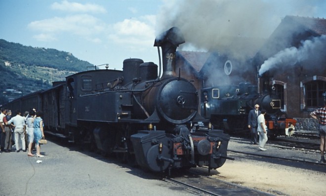 Le Cheylard la 403 va se mettre devant la DT 19670820.jpg