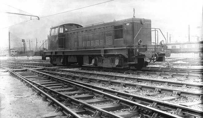 BB 040-DE 83_03rw.jpg