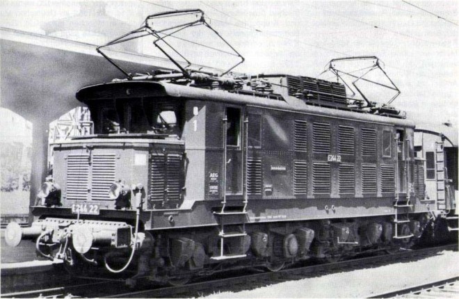 E 244 22 DB.jpg