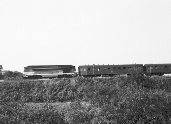 44 - 68500 et voiture ex PKP.jpg