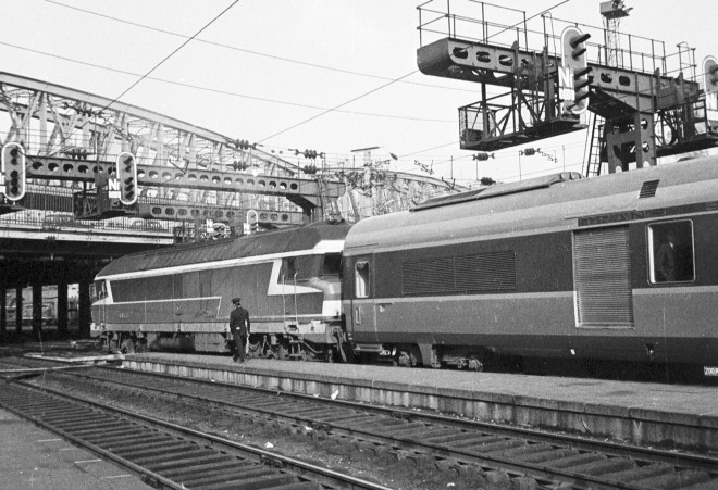 49 - CC 72000 et rame GC à PN.jpg
