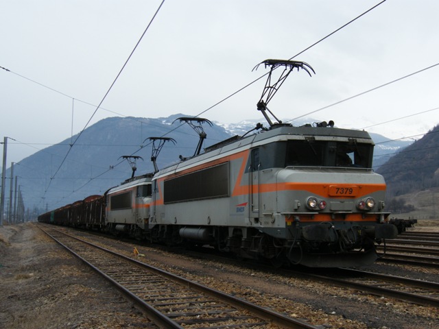 UM 7200 ST AVRE.JPG