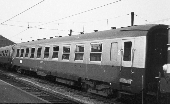 31 - B10 DEV U58 bicol à Paris Lyon.jpg