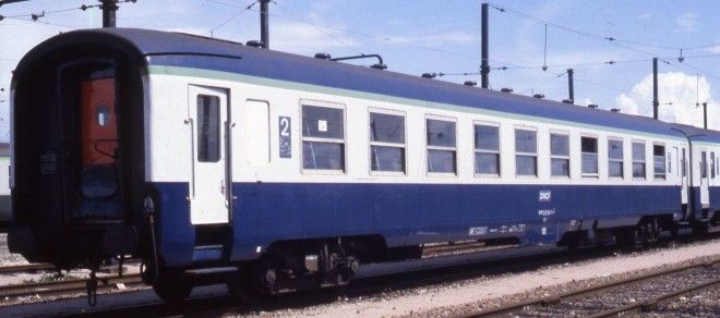 B10c10 bleue Y20.jpg