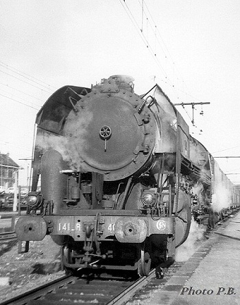 °141 R 408 à Corbeil-Essonnes en 1970..jpg