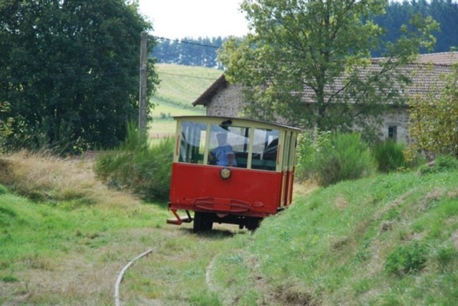 La draisine N° 16, le dernier véhicule à avoir circulé sur cette courte section.jpg