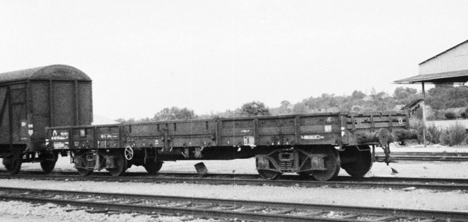 04 - Plat à bogies ex TP modernisé.jpg