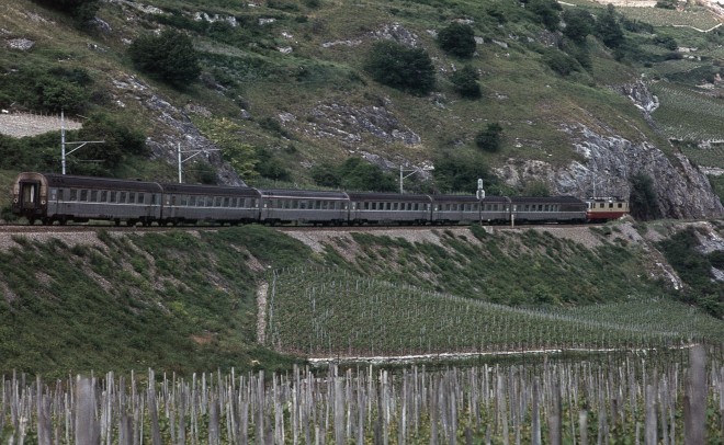 B17 -  Re 44 II TEE et Cisalpin vers Sierre.jpg