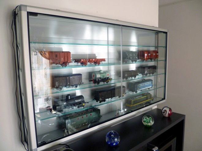 Vitrine vue gauche.JPG