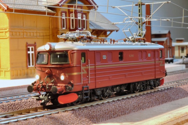 E11-2145.jpg