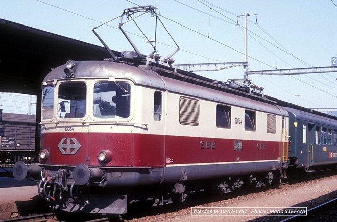 CFF Re 4-4 I 10034  livrée TEE à Yverdon 10-07-1987 DMS_v1.jpg