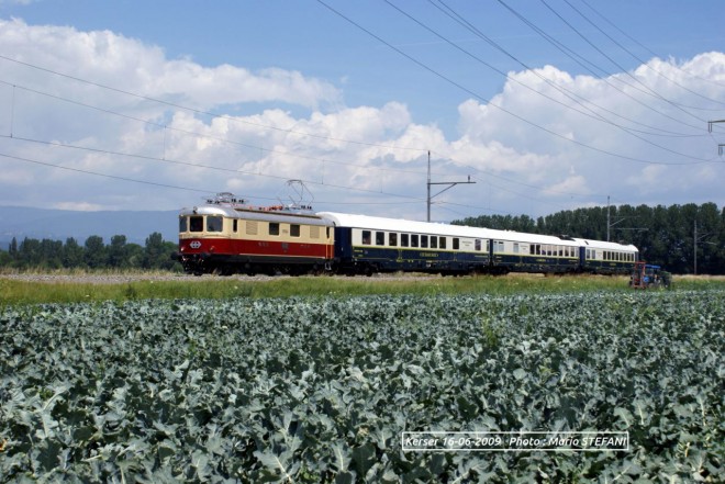 CFF Re 4-4 I 10034 livrée TEE av Spécial HAG à Kerzers Pappiliorama 18-06-2009 NMS_v1.jpg