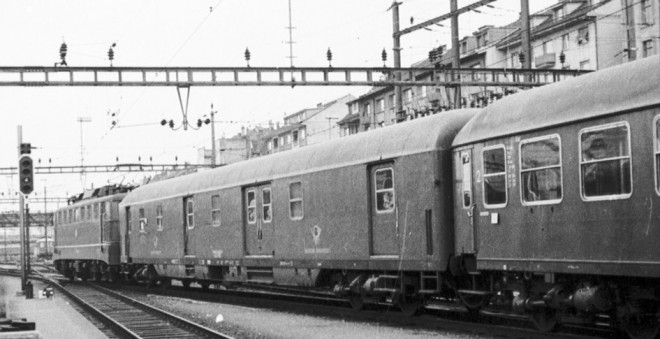 11 - Voiture postale DBP à Basel.jpg
