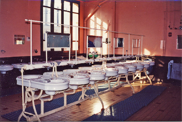 Vestiaire-001bw.jpg