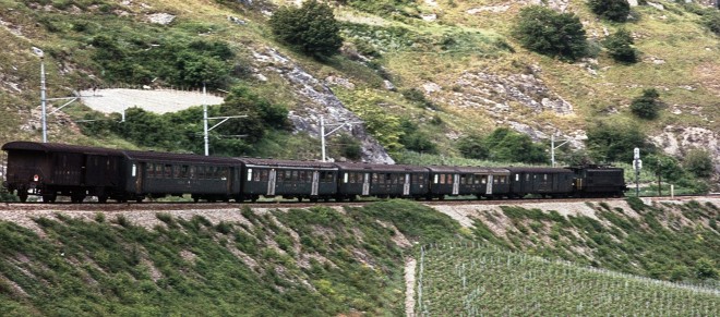 B18 - Ae 47 et train régional vers Sierre.jpg