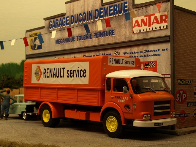 SAVIEM JL21 Renault Service.JPG
