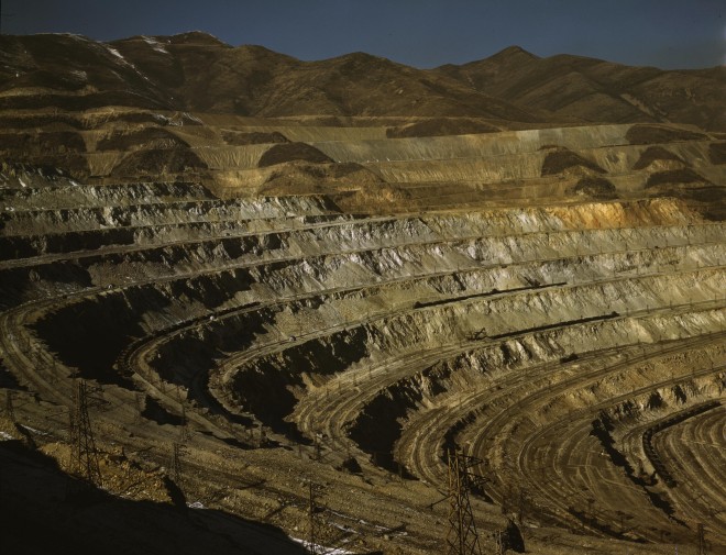 Bingham_Canyon_mine_1942.jpg