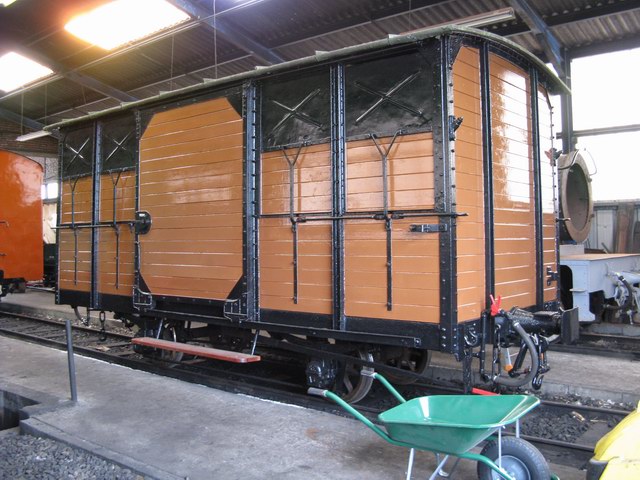 8.11.08 Wagon repeint redi.jpg