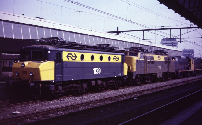 A10 - Locomotives NS n° 1139 et 1216 (85 04 39).jpg