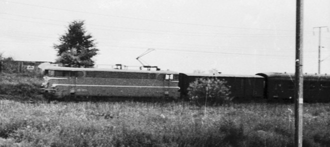 07 - BB 16000 et Flèche d'Or à Goussainville.jpg