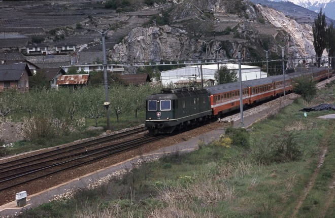 A27 - Re 66 et Lutétia en Vallais.jpg