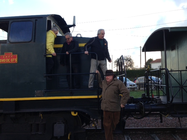 téléthon train maire Chaille + DB.JPG