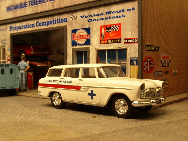 Véhicules secours 003.JPG