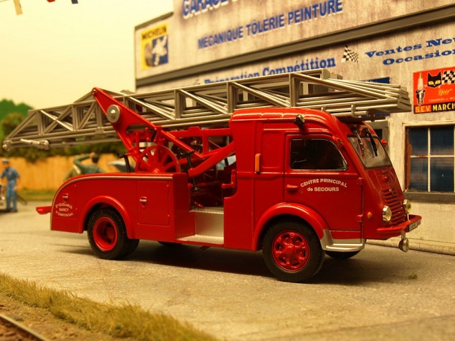 Véhicules secours 004.JPG