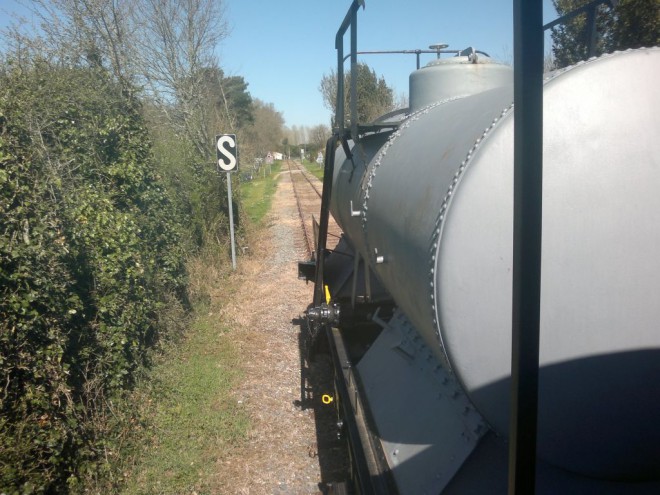 2015-04-06-27 citerne se promène.jpg