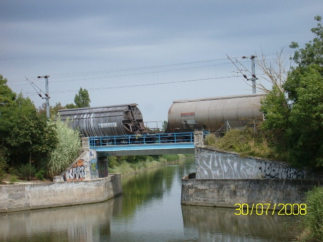 100B2541.JPG