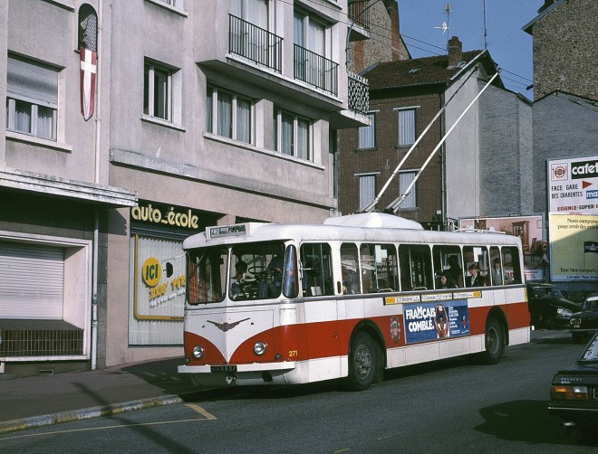 1280px-Limoges_Vetra_VBRh_trolleybus_271_in_1988.jpg