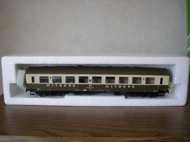 Sachsenmodelle 14367 Rekowagen Mitropa creme kaki 07.jpg