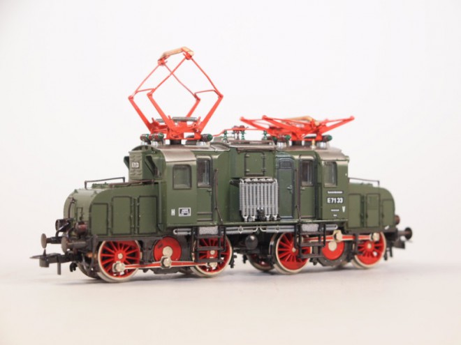 Roco 04196A BR E 71 03.JPG