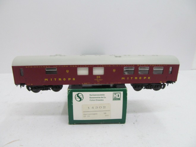 Sachsenmodelle 14301 Rekowagen Mitropa rouge 01.jpg