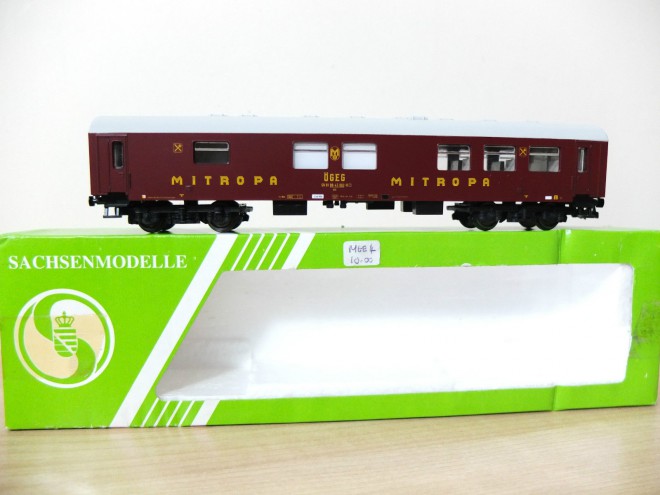 Sachsenmodelle 14390 Rekowagen Mitropa rouge 01.jpg